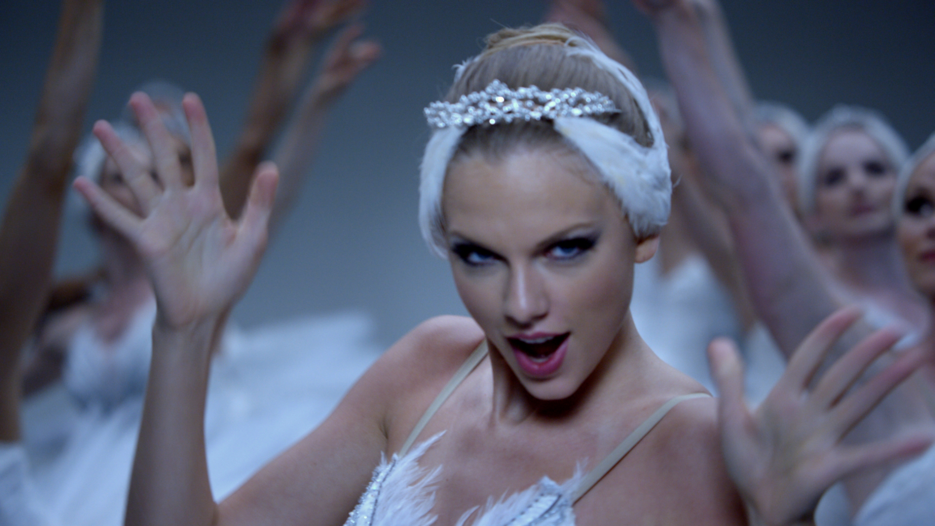 Шейк тейлор. Taylor Swift Shake it off. Тейлор Свифт Шейк ИТ оф. Тейлор Свифт Shake it off клип. Фото Тейлор Shake it off.